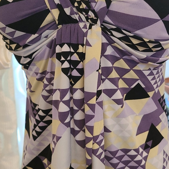 BCBGeneration top abstract pattern v-neckline - Picture 2 of 7